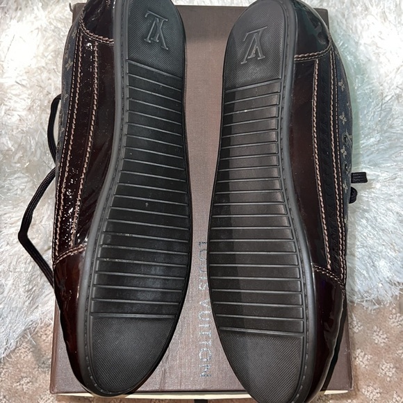 Louis Vuitton sneakers size 39 1/2 - Picture 2 of 3